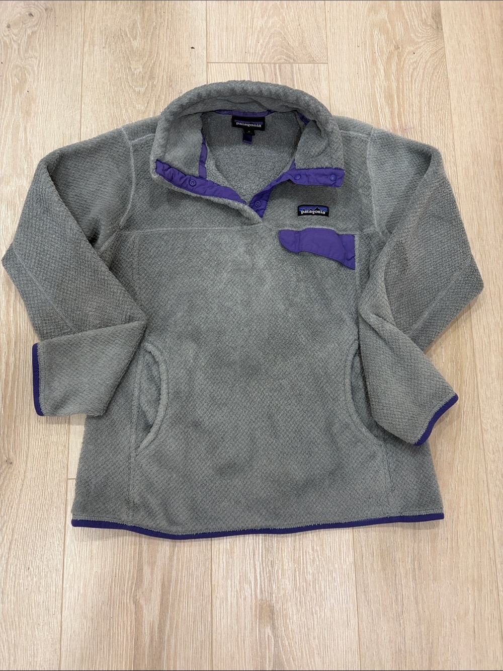 Patagonia Grey Fleece Pullover with Purple Trim size medium